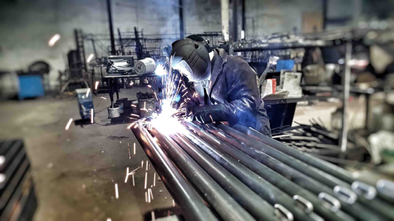 Какие материалы используют при изготовлении уличного спортивного оборудования в Чеченской Республике?